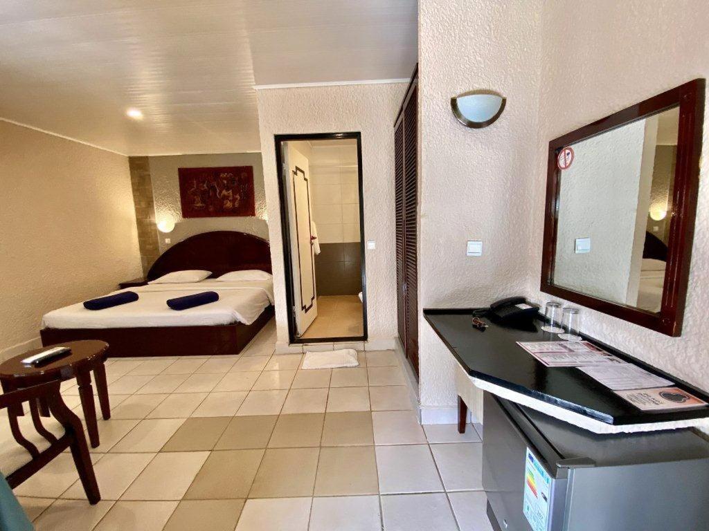 Senegambia Beach Hotel โคโลลิ ภายนอก รูปภาพ